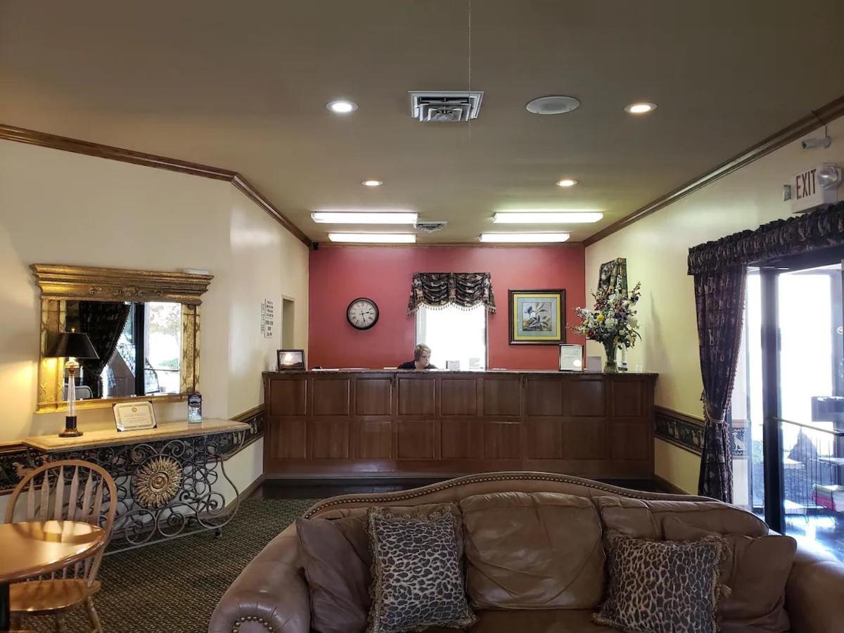 Hot Springs Village Inn Bagian luar foto