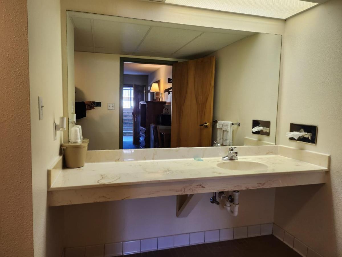 Hot Springs Village Inn Bagian luar foto